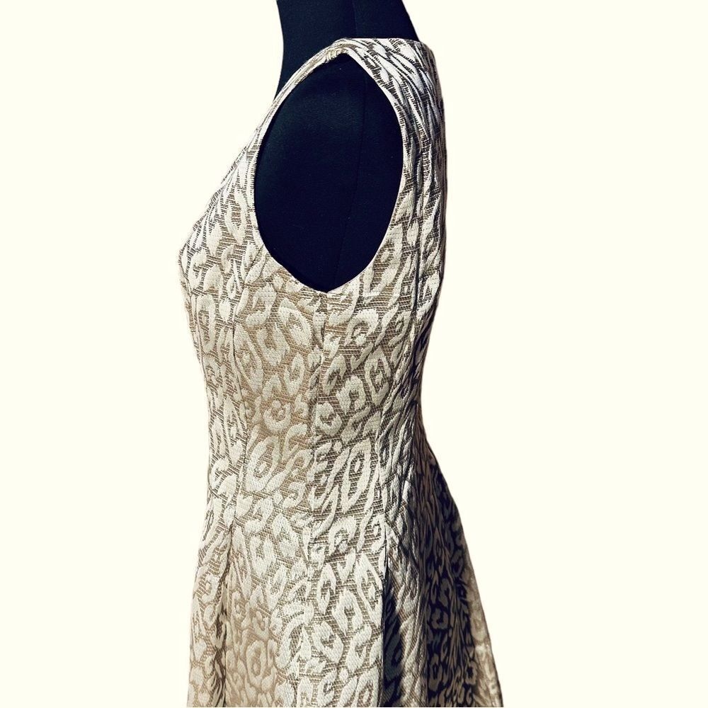 Vince Camuto Gorgeous Holiday Gold V-Neck Fit And Flare Dress Sz 10 - Picture 8 of 13